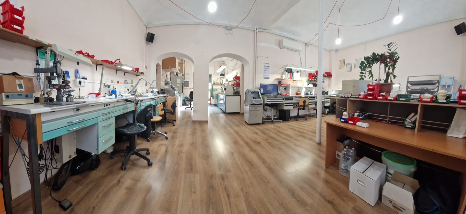 Il laboratorio Dentaltecnica 4.0: banchi di lavoro e postazione CAD